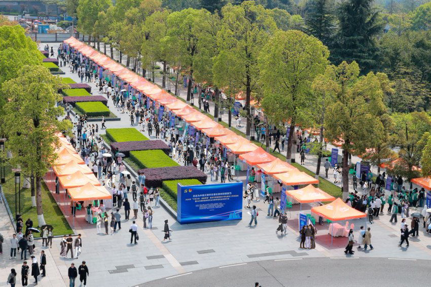 重慶：“千校萬崗”雙選會(huì)來了 提供1.13萬個(gè)就業(yè)崗位